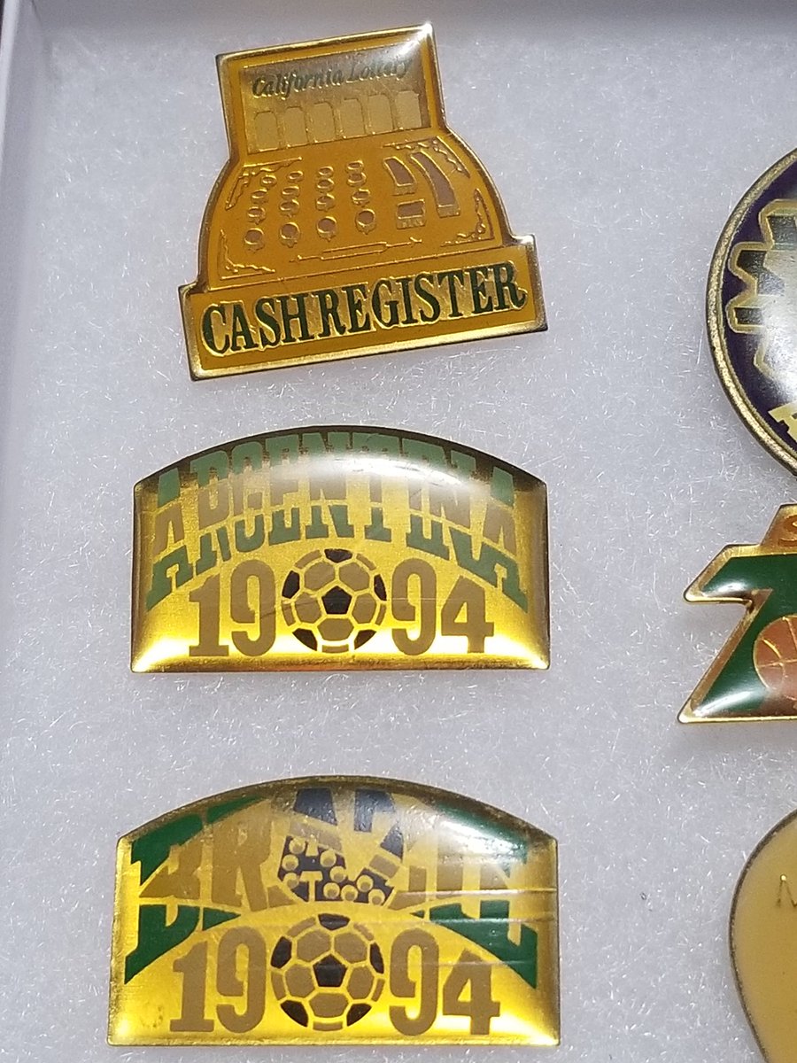 TeriE's tweet photo. LOT OF 6 Vintage 80s 90s Enamel Tack Pins ~ #7up #Heart #Brazil #Argentina #CaliforniaLottery #Ford #UAW #youmakemyheartsing #Sing #CashRegister #TackPins #Pins #enamelpins #80s #90s #vintage #ebayfinds #ebaylots  https://t.co/IueyGQZOVC #eBay via @eBay https://t.co/xqSo5U7uU8