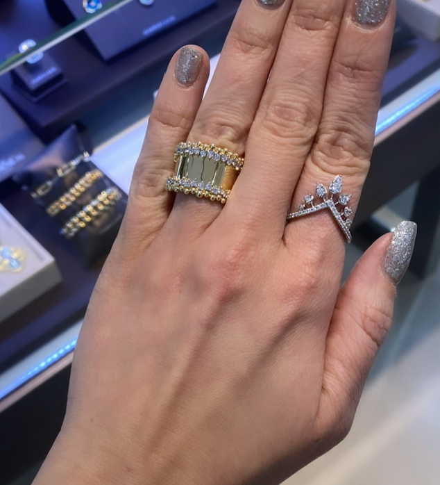 GabrielCoNY's tweet photo. Which do you prefer - the yellow gold Bujukan ring or the bursting diamond chevron ring?

#ring #goldring #diamondring #widebandring #bujukan #bujukanring #chevronring #ringgoals #ringideas 

https://t.co/hGNN1m2GS1 https://t.co/uZYccwT5hN