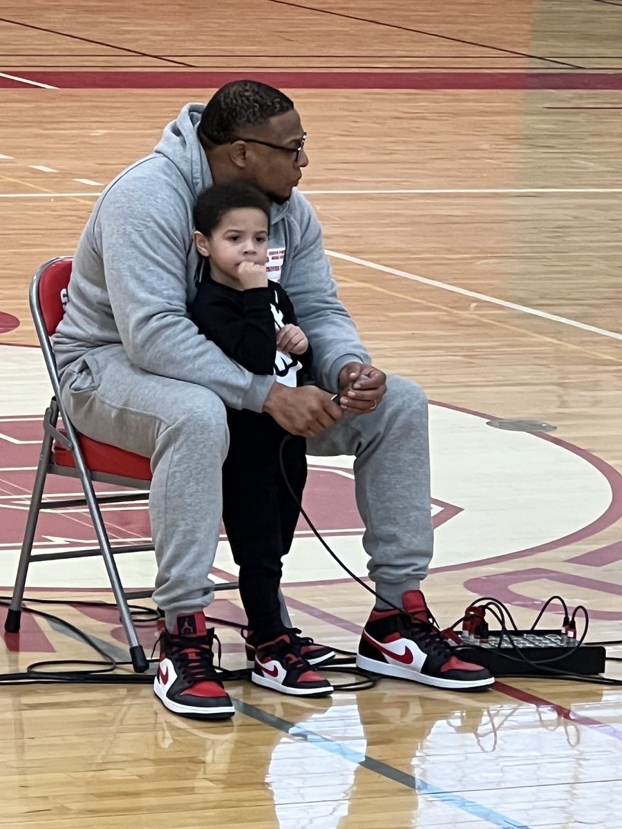 coachd_tgk's tweet photo. Truly humbled and blessed to be selected by South Portland high school’s Black Student Union to sit on the panel today for Black History Month. Thank you for allowing me to be apart of such a positive moment in your students lives. https://t.co/YneMuCLck7