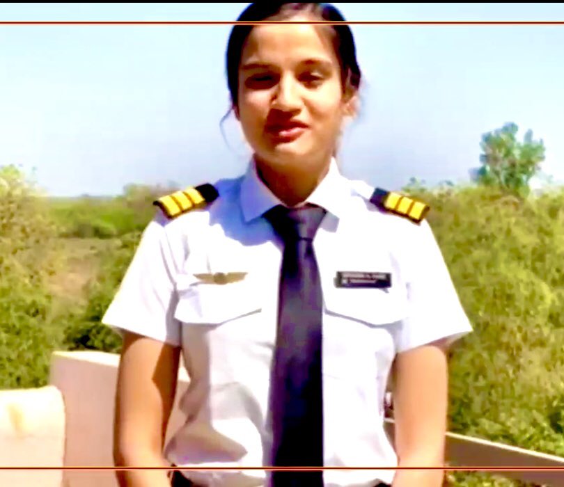 ભરૂચ જિલ્લાના જંબુસર તાલુકાના કિમોજ ગામની કિસાન પુત્રી ઉર્વશી દુબે પાયલોટ બની છે. ઉર્વશી દુબે નાનપણમાં રાત્રે બહાર સૂઈને આકાશમાં વિમાન ઉડતુ જોઈને તેની માતાને કહેતી કે, મમ્મી હું પણ એક દિવસ વિમાન આકાશમાં ઉડાવીશ. ઉર્વશીએ આજે પાયલોટ બની પોતાનું સ્વપ્નુ સાકાર કર્યું છે.