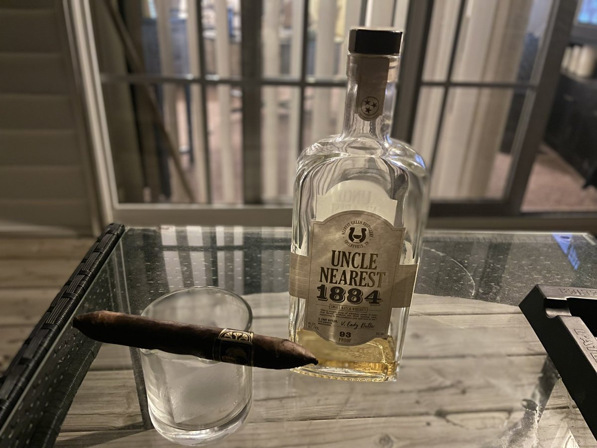 gseanh's tweet image. Knocking out two birds w/one stone. Sipping on some @UncleNearest in honor of #BlackHistoryMonth &amp;amp; smoking a @FoundationCigar #Senetier to celebrate #NationalCigarDay