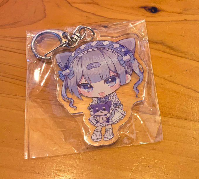 たまさんにもらった雨宮みやびちゃんのアクキーカワイイネ 