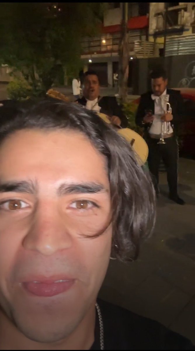 BlackThears's tweet photo. @yerimua @ArnMercurio  SU CARITA DE ALEGRIA  EN EL LIVE DE HOY ,RECIBIR MARIACHIS DE LA MODELO JENIFER SU AMIGA💫 🥰💫 ... https://t.co/WWv0WL6WOP