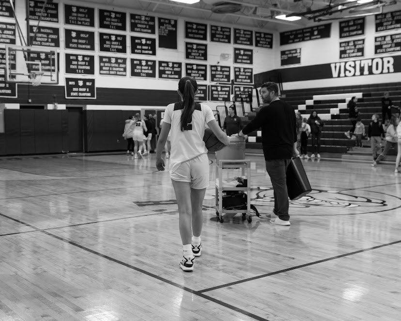 juliacorsentino's tweet photo. To think just four years ago I didn’t know where to go during the starting lineups😅 to say I’m thankful for this program is an understatement. 
Thank you RFH girls basketball
2 out💜 https://t.co/BELVVSNtUR