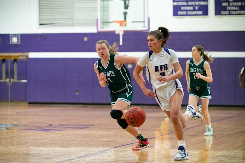 juliacorsentino's tweet photo. To think just four years ago I didn’t know where to go during the starting lineups😅 to say I’m thankful for this program is an understatement. 
Thank you RFH girls basketball
2 out💜 https://t.co/BELVVSNtUR