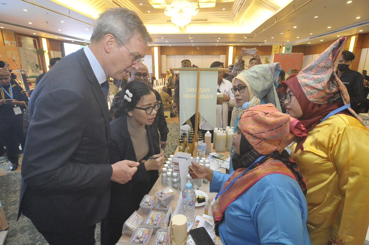 DubesUniEropa's tweet photo. 350,000 women &amp; youth farmers benefited from #ECHOGreen, a €1m programme funded by EU to promote green economy in the agriculture sector. Participation by 99 villages in Padang Pariaman (West Sumatra), Grobogan (Central Java) and East Lombok (West Nusa Tenggara). https://t.co/THFRPxvRlX