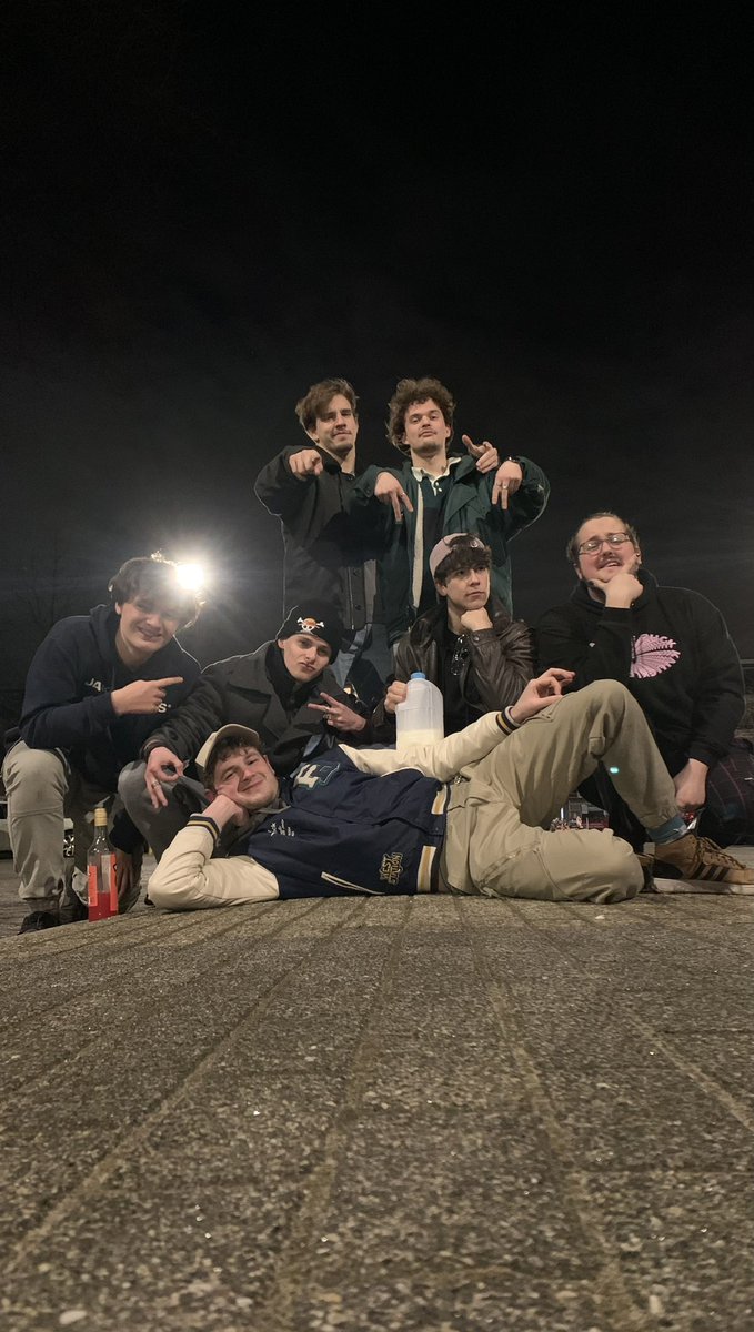 losauruz's tweet image. Deze foto gaat te hard