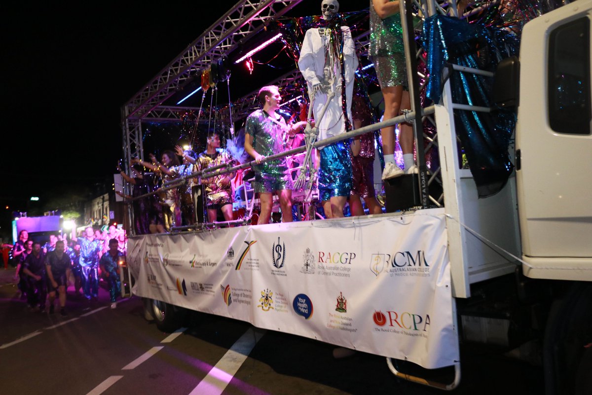 RANZCRcollege's tweet photo. Some great photos taken at the #PrideInMedicine float at Mardi Gras over the weekend. We were thrilled to be part of #SydneyWorldPride 2023!

~ Credit to photographer: Dr George Forgan-Smith, Specialist GP, Melbourne, Australia

#RANZCR https://t.co/K3BhwUi9Ee
