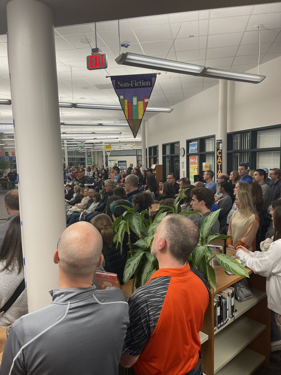 D128Union's tweet photo. A great reminder of what a strong and unified group of educators teach at D128. Proud moment for #D128UnionStrong!
And awesome getting to celebrate so many student successes! What a night!!! https://t.co/ofItlqVPET