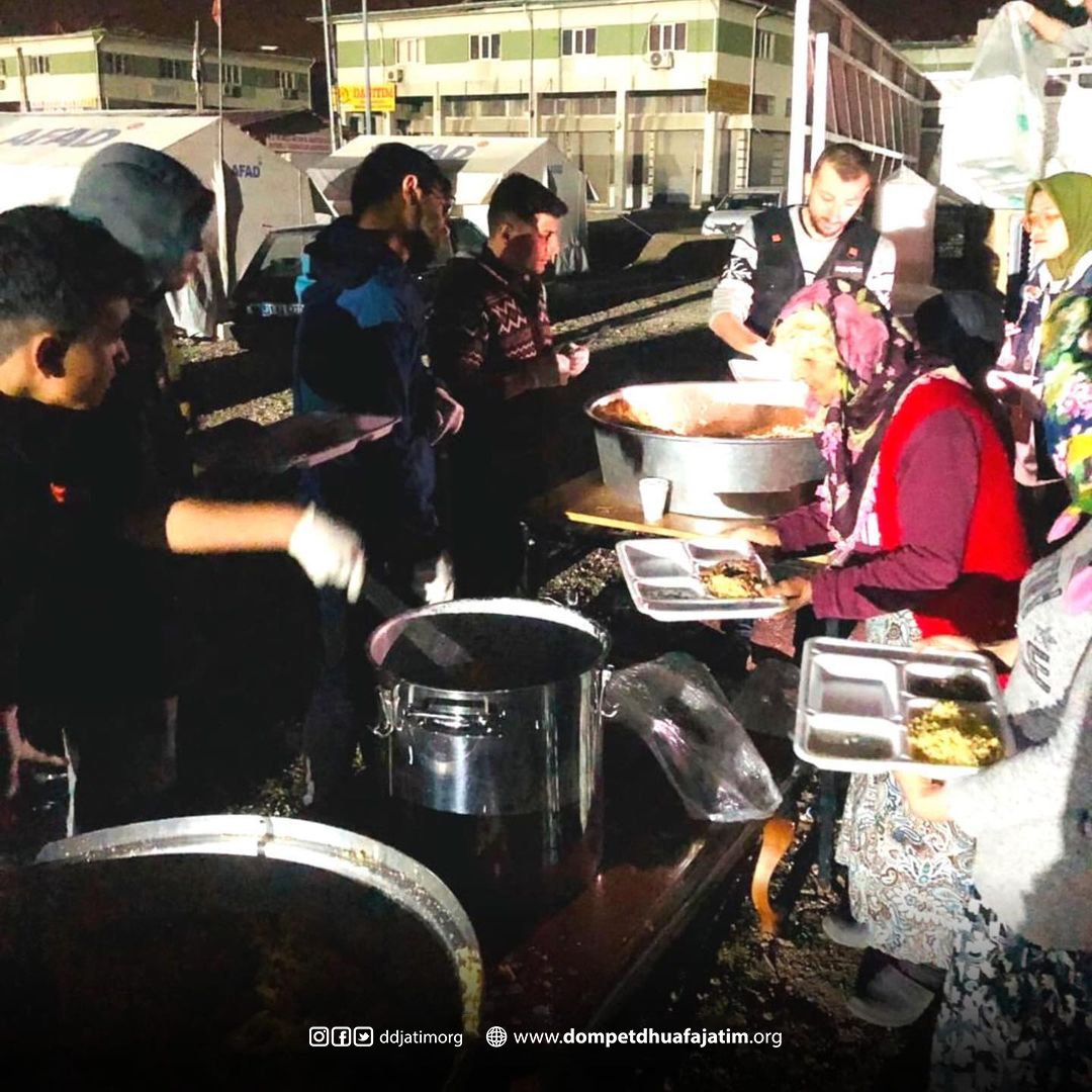ddjatimorg's tweet photo. Hingga saat ini, korban masih bertambah. Berdasarkan informasi spestatorindex, Korban tewas akibat gempa Turki-Suriah per Sabtu (25/2) bertambah menjadi 51.000 orang.

Karena itu, selain doa yang tak henti dilangitkan, kami juga ingin mengajak sahabat untuk lanjutkan kebaikan. https://t.co/KwWqtmjAQZ
