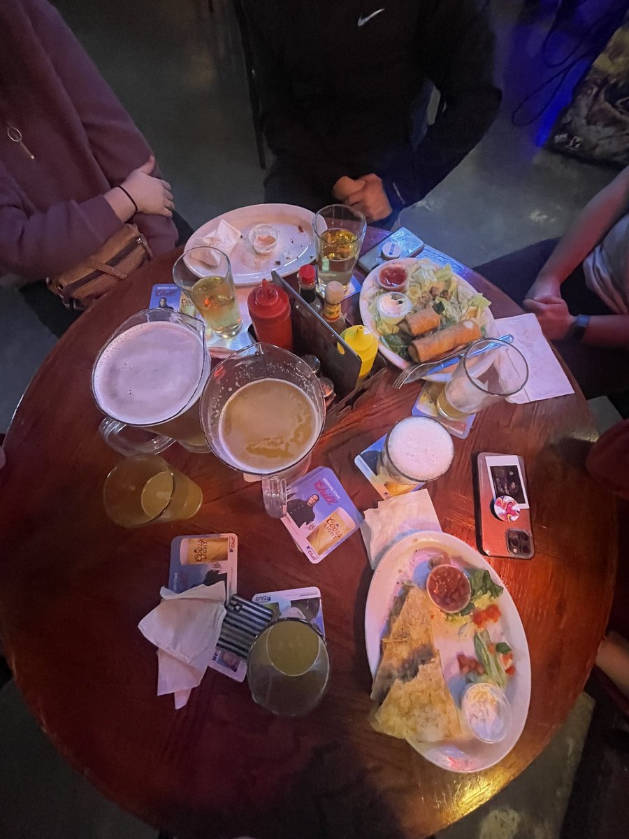 sidrae_b's tweet photo. 3. Cheersing for failure! https://t.co/Z8VO0S5aGX