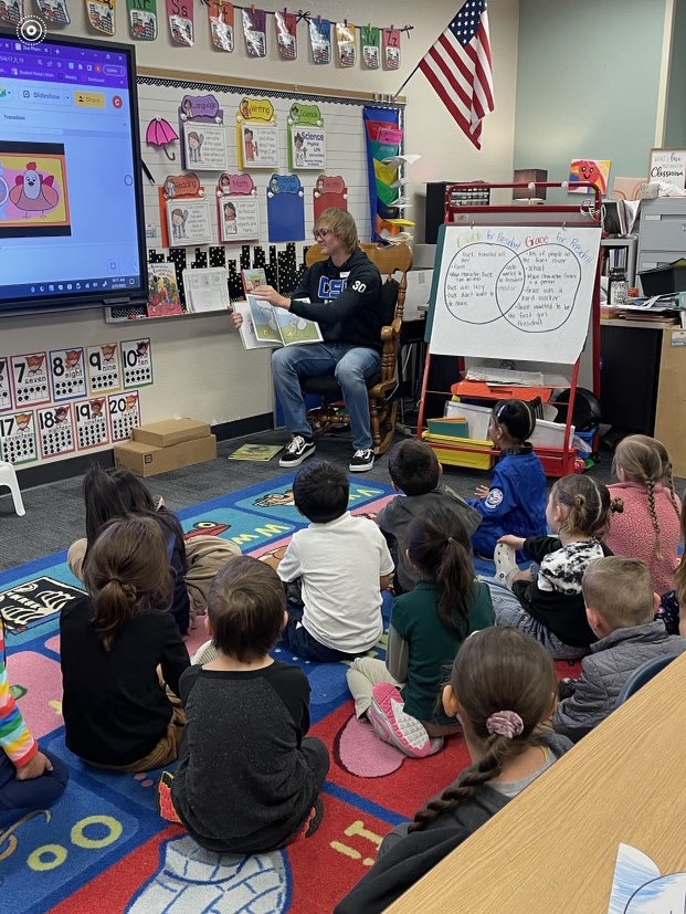 CSN_Baseball's tweet photo. Shoutout to our guys Nicky Garritano, Kyle Kiernan, Keoni Young and Tyler Ray for participating in “Nevada Reading Week” at Evelyn Stuckey Elementary School. Enjoy some pics of our guys reading to an attentive group of young students.
🐺⚾️ #CoyotesInTheCommunity #WeAreAllCoyotes https://t.co/IXyApEtV1B