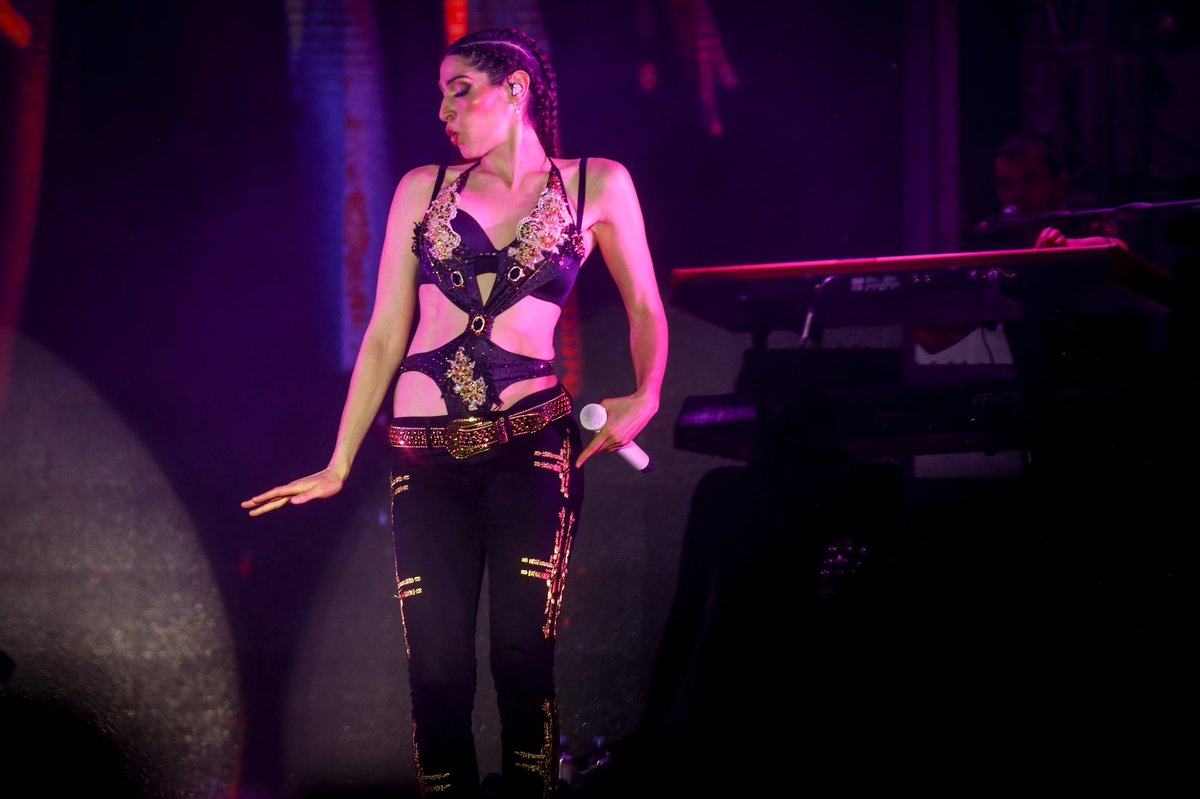 haashoficial's tweet photo. Sin duda alguna #Guayaquil 🇪🇨 eres de los sitios con la mejor energía, donde nos hicieron sentir muy queridas. Gracias por cantar así, por recibirnos así. 😍 ¡Los amamos! Nos vamos con el ❤️‍🔥 muy feliz. Segunda noche de #soldout 
#GiraMiSalidaContigoLATAM https://t.co/LocrWswvt2