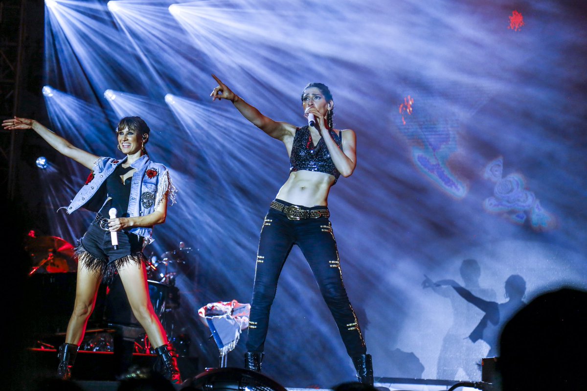 haashoficial's tweet photo. Sin duda alguna #Guayaquil 🇪🇨 eres de los sitios con la mejor energía, donde nos hicieron sentir muy queridas. Gracias por cantar así, por recibirnos así. 😍 ¡Los amamos! Nos vamos con el ❤️‍🔥 muy feliz. Segunda noche de #soldout 
#GiraMiSalidaContigoLATAM https://t.co/LocrWswvt2