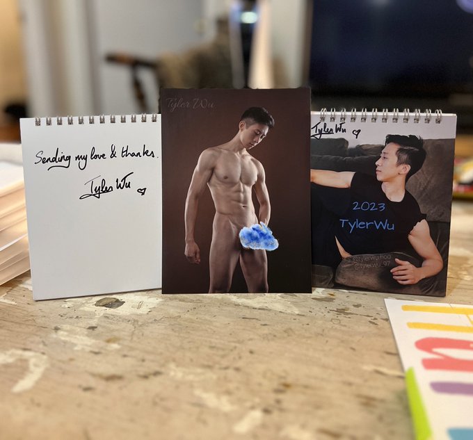 Sending out some signed calendars and nudes, link below 😉👇 https://t.co/mDLekhnsWQ