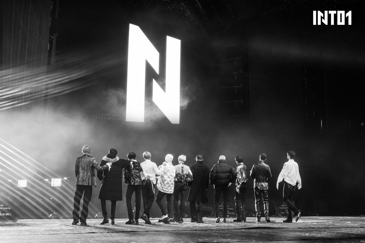 jiajia04x's tweet photo. #INTO1_GROWNUPINBKK
เอาจริงๆนะสำหรับใครที่ได้ไปคอนของinto1ใสความคิดเราอยากจะบอกว่าเราอยากเห็นภาพที่ในคอนเป็นสีของวงคือไม่ได้เน้นไปที่สีประจำตัวสมาชิกแต่ละคนเพราะเอาจริงๆถ้าเป็นตัวเรามองลงมาเห็นสีต่างๆบางคนน้อยบางคนมากเราว่ามันจะดีกว่าถ้าทุกคนที่ได้ไปคอนเน้นสีของวงเป็นหลัก https://t.co/pJm7qqkLUk