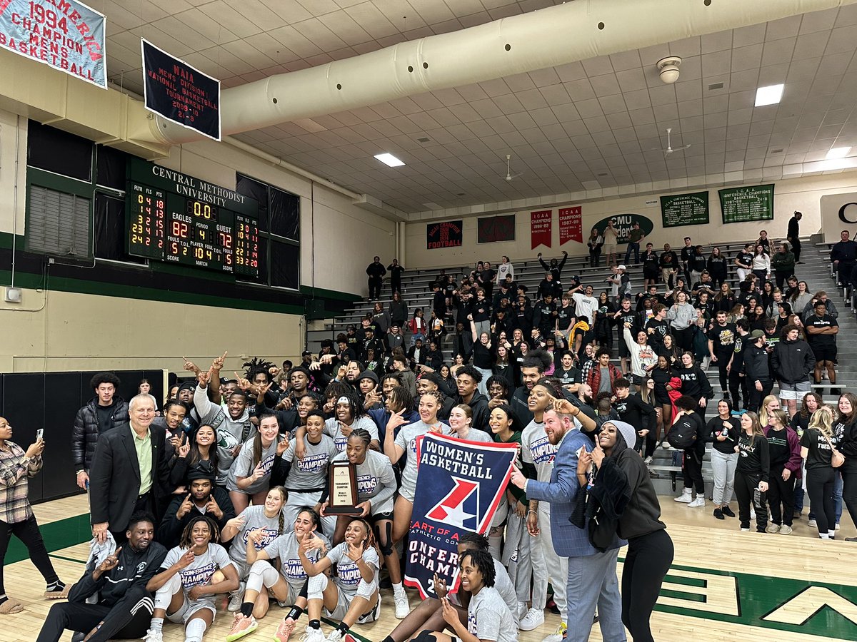 CoachShermCMU's tweet photo. Thank you Eagle Nation for all you support tonight. @cmueagles @cmuniv @CMU_StudentLife  Congratulations to our @CMUWBB for post Season Championship- 31-0 - and #1 in the @NAIA heading into the National Tournament as #1 seed. Great game &amp; atmosphere tonight. #EaglePride https://t.co/9HWYDD9TYk