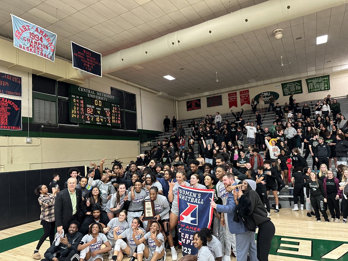 CoachShermCMU's tweet photo. Thank you Eagle Nation for all you support tonight. @cmueagles @cmuniv @CMU_StudentLife  Congratulations to our @CMUWBB for post Season Championship- 31-0 - and #1 in the @NAIA heading into the National Tournament as #1 seed. Great game &amp; atmosphere tonight. #EaglePride https://t.co/9HWYDD9TYk