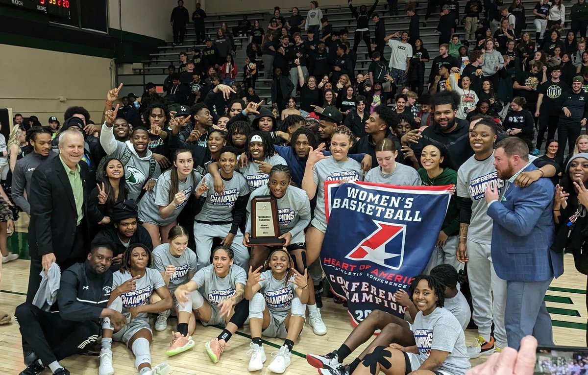 CoachShermCMU's tweet photo. Thank you Eagle Nation for all you support tonight. @cmueagles @cmuniv @CMU_StudentLife  Congratulations to our @CMUWBB for post Season Championship- 31-0 - and #1 in the @NAIA heading into the National Tournament as #1 seed. Great game &amp; atmosphere tonight. #EaglePride https://t.co/9HWYDD9TYk
