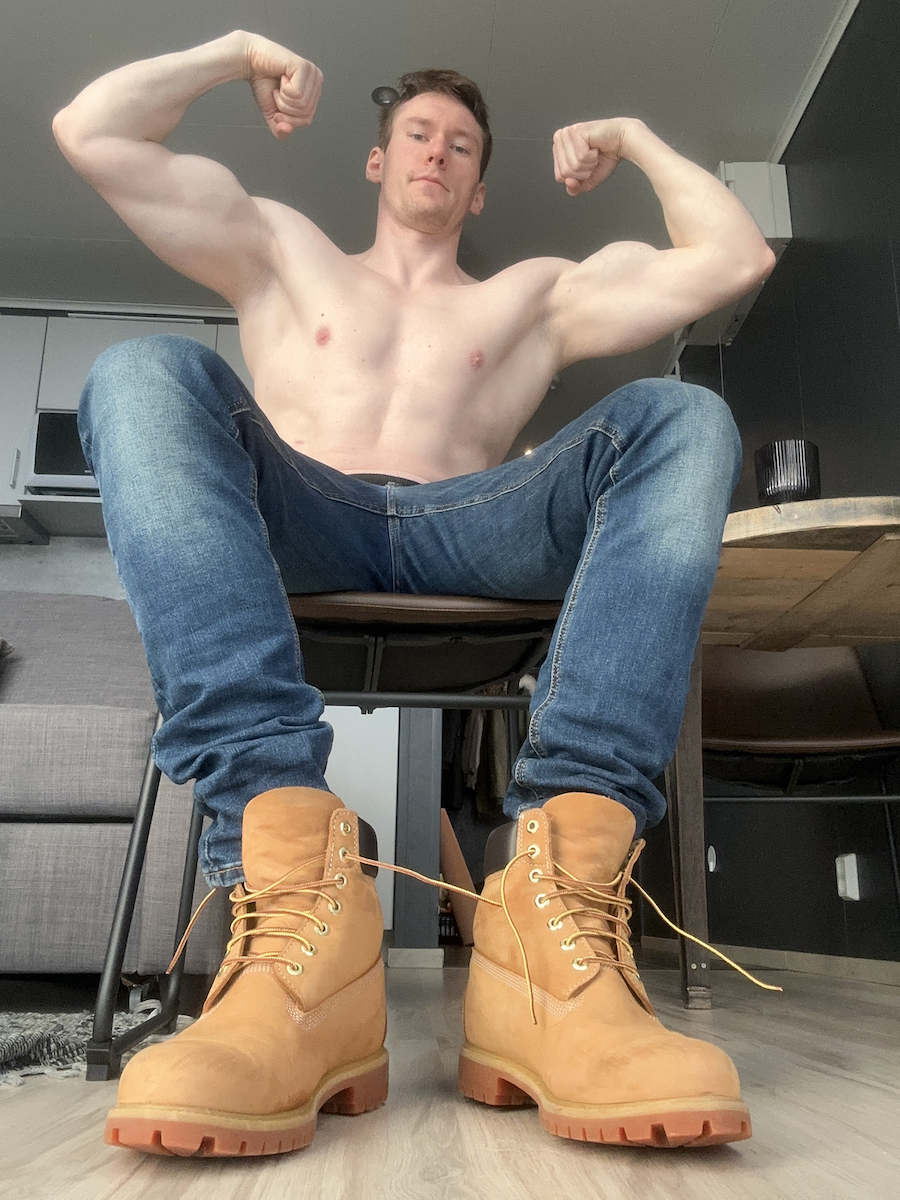 godjaden-6-6-240-lbs-muscle-god-on-twitter-wake-up-runts-and