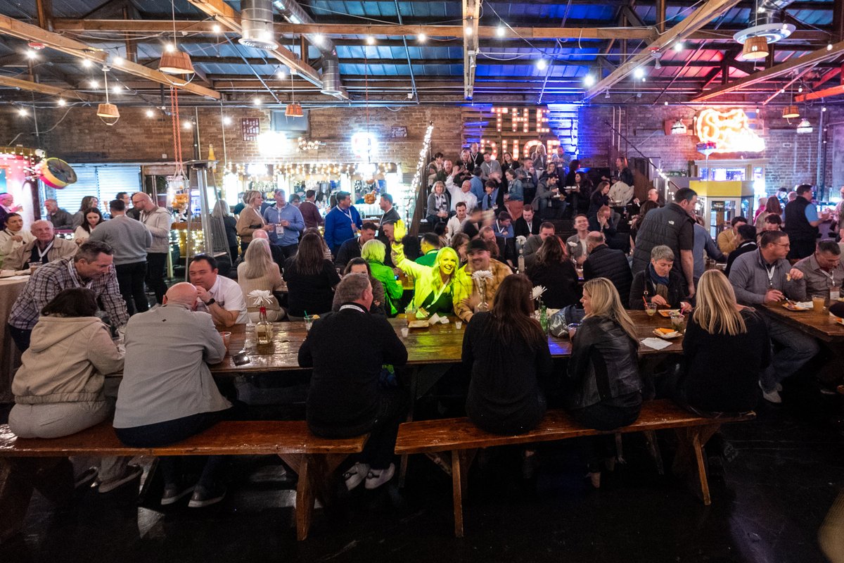 AssetMark's tweet photo. Our second day at #GoldForum is coming to a close with attendees having an amazing time connecting at The Duce in #Phoenix’s incredible warehouse district. #Celebrate #Limitless #AssetMark https://t.co/QkV3ZEg16S