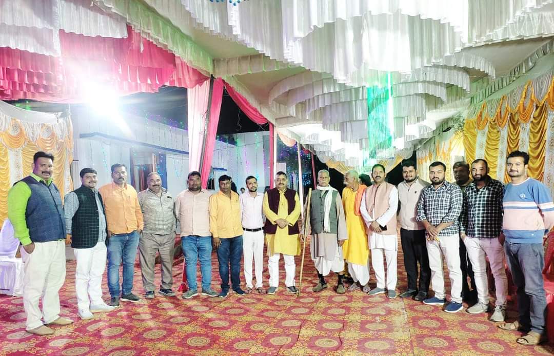 virendramishrb's tweet photo. बिजरा में अनुज श्री संदीप मिश्रा जी के यहां अखंड रामायण हवन पूर्णाहुति भंडारे में उपस्थित होकर प्रसाद ग्रहण किया। https://t.co/aVAKZYfiFA
