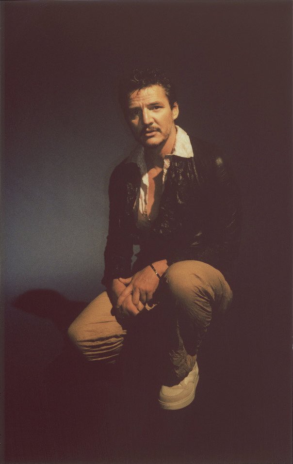 pascalarchive's tweet photo. pedro pascal photographed by christopher schoonover https://t.co/V6uGZQto9o