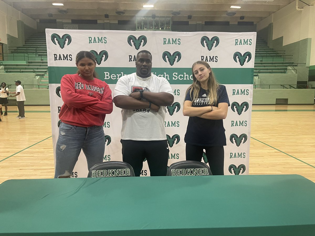 CoachNine7's tweet photo. Thank you @Berkner_Vball for the invite to your banquet! Enjoyed hanging with you all.  

Special shout out to these two, @landry_soleil and @ella_hill26! You two have set the bar so high. It’s been a honor watching you all the last two years. You are the true definition of HERd! https://t.co/vGqcaC73b6