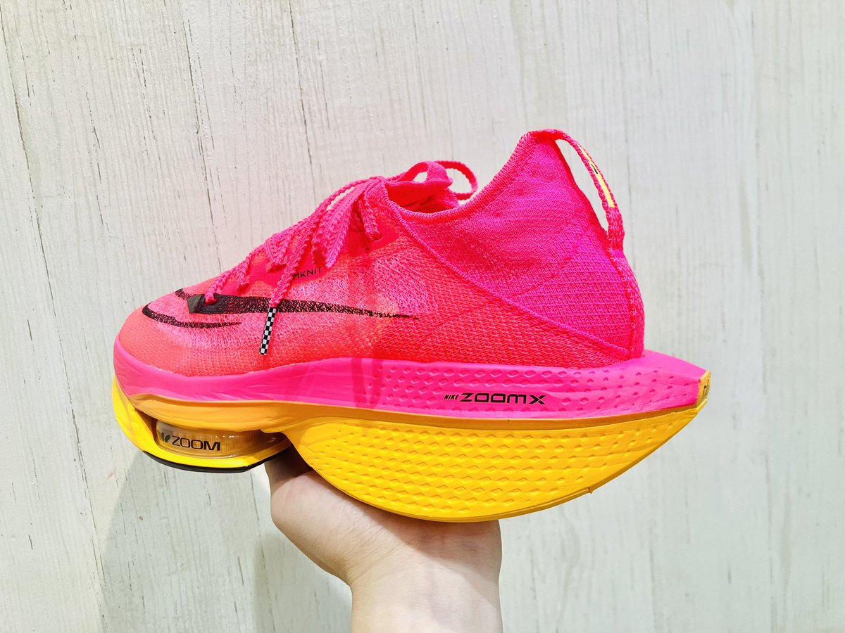 steptachikawa's tweet photo. #NIKE
｢AIR ZOOM ALPHAFLY NEXT% 2｣

お問い合わせの多い大人気モデルから
新色登場しました‼️

ロードレース、マラソンと控えている方は今を逃すと手に入らないかも知れません😭😭😭

お早めのご来店お待ちしております🙇‍♂️

 #厚底 #マラソン #駅伝 #新作 #ステップ #ステップ立川 #立川 https://t.co/qETGSdbNRR