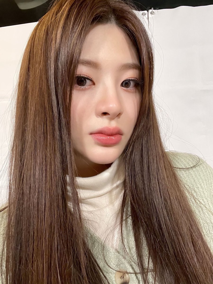 𝚂aliendo de los escombros y sacudiéndome ma tierrita luego de mimir y soñar profundamente, me crucé la #𝚜ho͞o𝕥外z𝕠𝚗ǝ y quede así (⁠・⁠o⁠・⁠) por el #𝔗𖤐𝔊·𝐫e𝕥ürn que es una locura

音 ‧₊˚ 𝚍reamy 💭 𝑔irl -- #𝔸RIES !