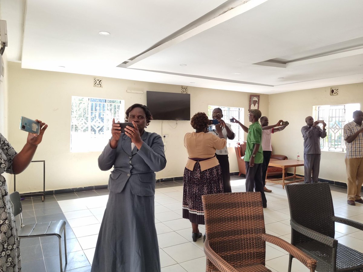 FSC_EA's tweet photo. At Webuye, Western Kenya, the FSC Team recently held a Media Training for WETPA Farmers. 
The program was designed to give the farmers the skills they needed to document their certification journey through social media.
#FSCForestsForAllForever# https://t.co/C8UwvOz7FW