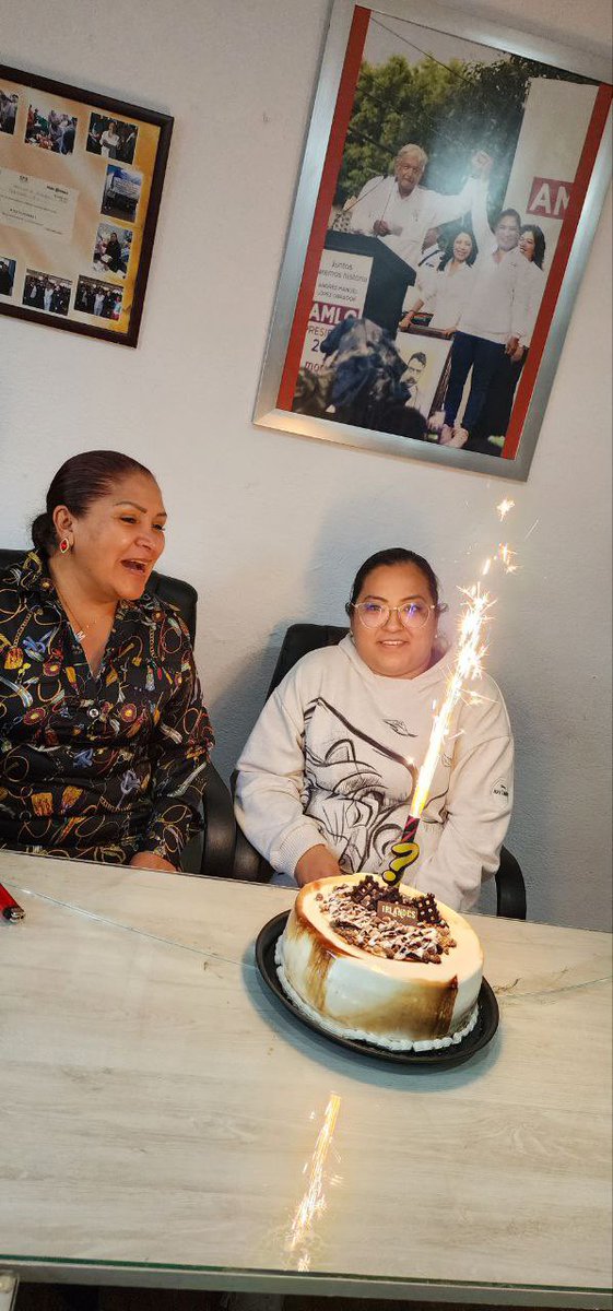 MariaRoseteMx's tweet photo. Hoy el equipo #Rosete celebramos con mucho gusto el cumpleaños de Cassi, una mujer a la que admiro y quiero mucho. ¡Felicidades! 🎂🎁🎂 https://t.co/y91m9g5VcX