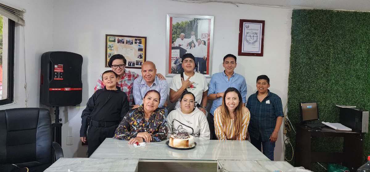 MariaRoseteMx's tweet photo. Hoy el equipo #Rosete celebramos con mucho gusto el cumpleaños de Cassi, una mujer a la que admiro y quiero mucho. ¡Felicidades! 🎂🎁🎂 https://t.co/y91m9g5VcX