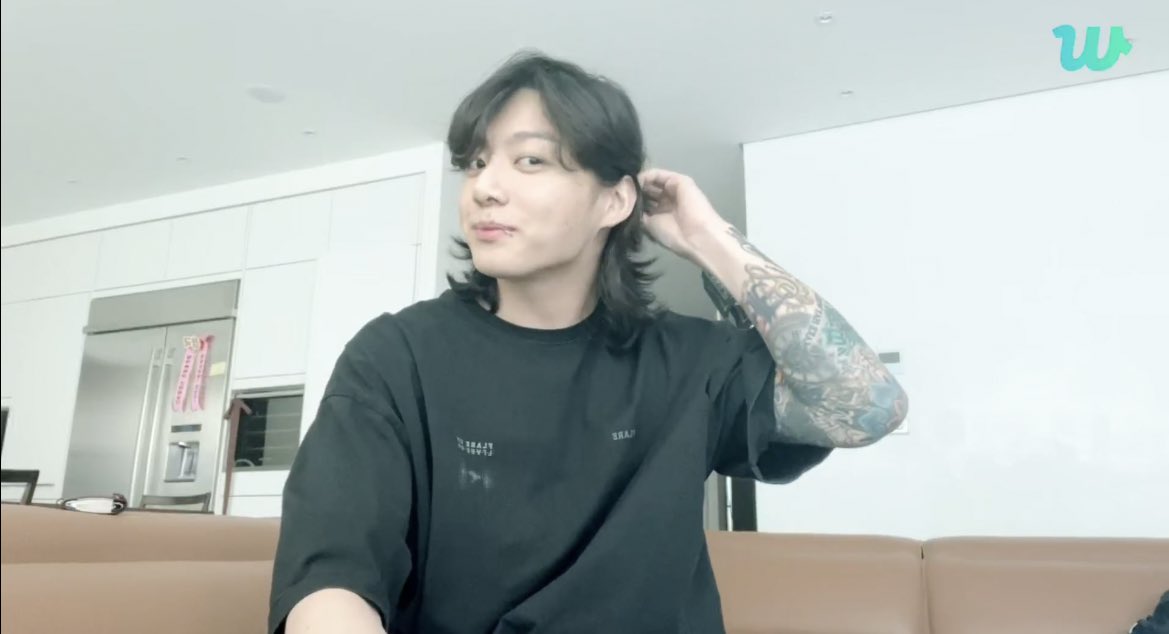 izesy_tk's tweet photo. ผมยาวมาก หล่อมาก รอยสักเท่มาก!! https://t.co/H8XlncTTIH