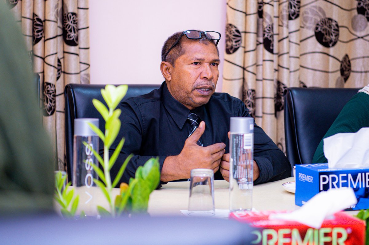 GdhAtollCouncil's tweet photo. މިނިސްޓްރީ އޮފް އާޓްސް، ކަލްޗަރ އެންޑް ހެރިޓޭޖްގެ ސީނިއަރ އެގްޒެކެޓިވް ޑިރެކްޓަރގެ މަގާމަށް އައްޔަން ކުރެވުނު އަޙްމަދު އަލީ  އާއި ހުވަދު އަތޮޅު އަތޮޅު ދެކުނުބުރީ އަތޮޅު ކައުންސިލްގެ ރައީސް ޙަސަން ފައިހަތު ޤުދުރަތުﷲ ބައްދަލުކުރައްވައިފި.
@MoACHmv https://t.co/zCNCEpyGex