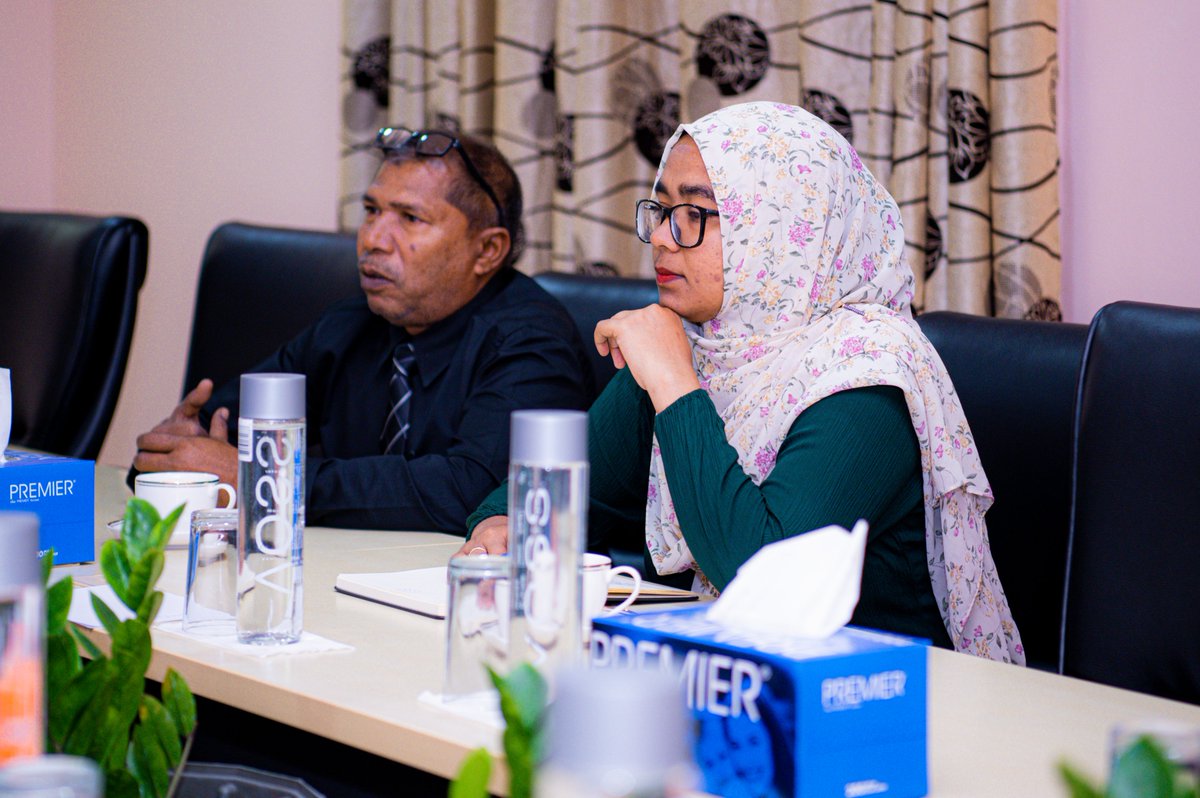 GdhAtollCouncil's tweet photo. މިނިސްޓްރީ އޮފް އާޓްސް، ކަލްޗަރ އެންޑް ހެރިޓޭޖްގެ ސީނިއަރ އެގްޒެކެޓިވް ޑިރެކްޓަރގެ މަގާމަށް އައްޔަން ކުރެވުނު އަޙްމަދު އަލީ  އާއި ހުވަދު އަތޮޅު އަތޮޅު ދެކުނުބުރީ އަތޮޅު ކައުންސިލްގެ ރައީސް ޙަސަން ފައިހަތު ޤުދުރަތުﷲ ބައްދަލުކުރައްވައިފި.
@MoACHmv https://t.co/zCNCEpyGex