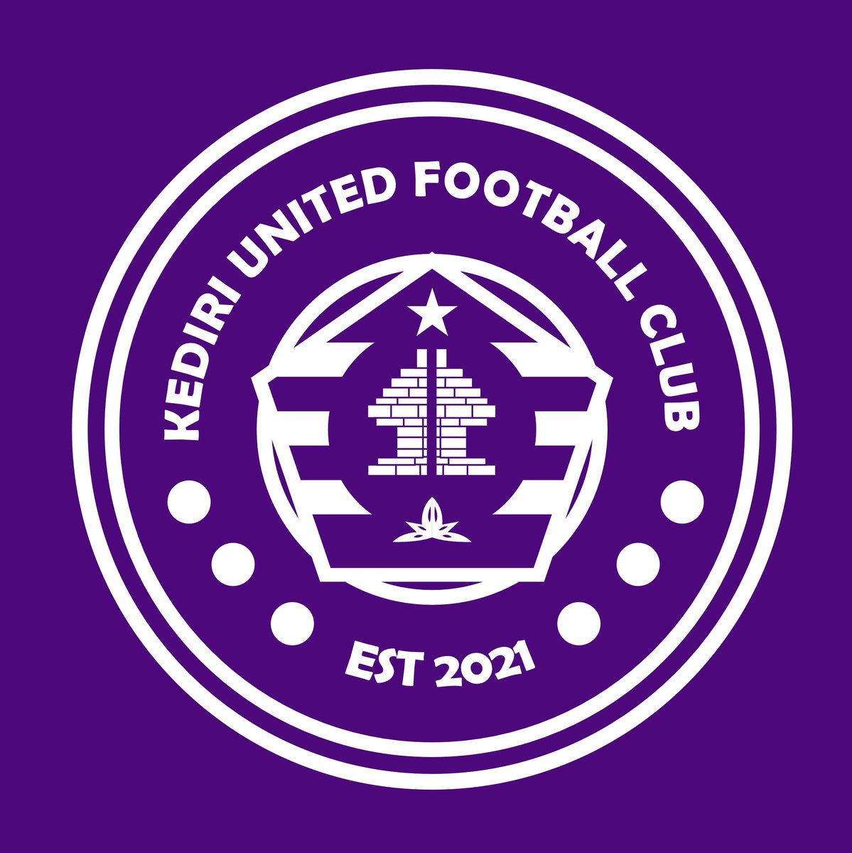 kediriunitedfc's tweet photo. OFFICIAL :

We change our logo, our colour and our name. 
New spirit new future
Let's go Kediri United Football Club

#NewProfilePic https://t.co/SCFj00i2aQ