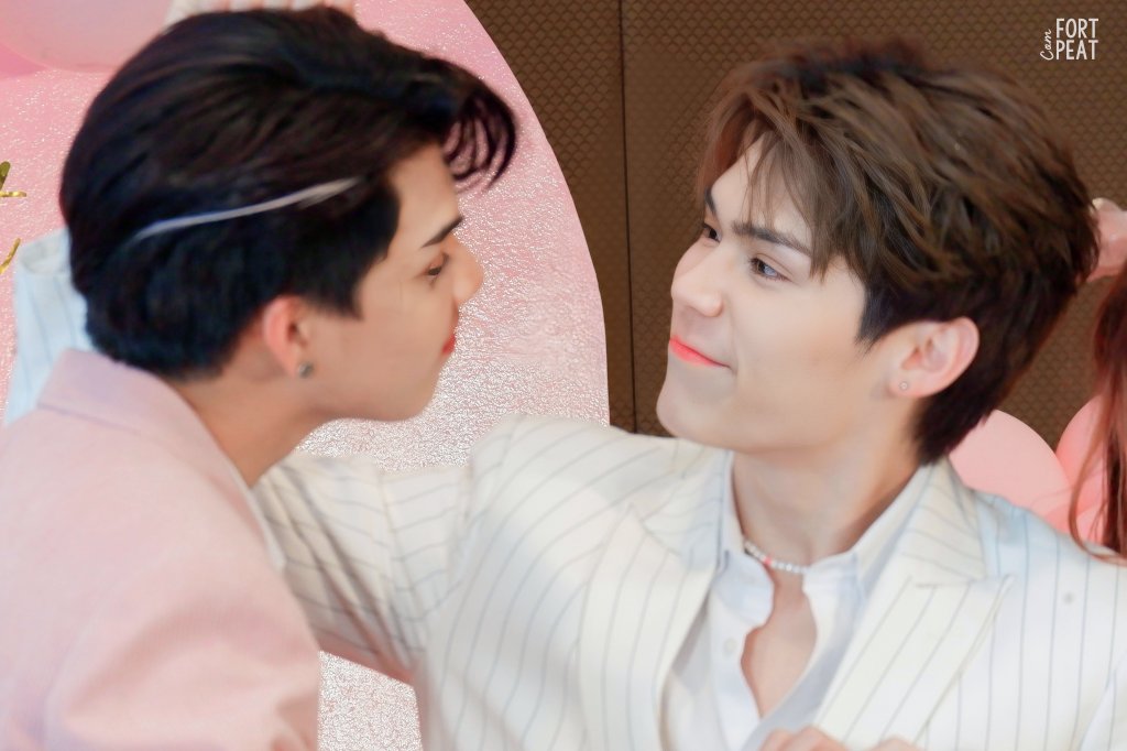 comFortXcomPeat's tweet photo. เหมือนมีเสียงออกมาจากภาพ...☺️☺️

🍑 : เจ้าตัวดีย์~!
🚘 : ยังไง..แล้วจะยังไง 

♡*:･。 @fort_fts @peatwasu ♡*:･。
#BabyFeat #ComeFortZon #CaptainPeat 
#FortFTS #Peatwasu https://t.co/lG0ANhWt74