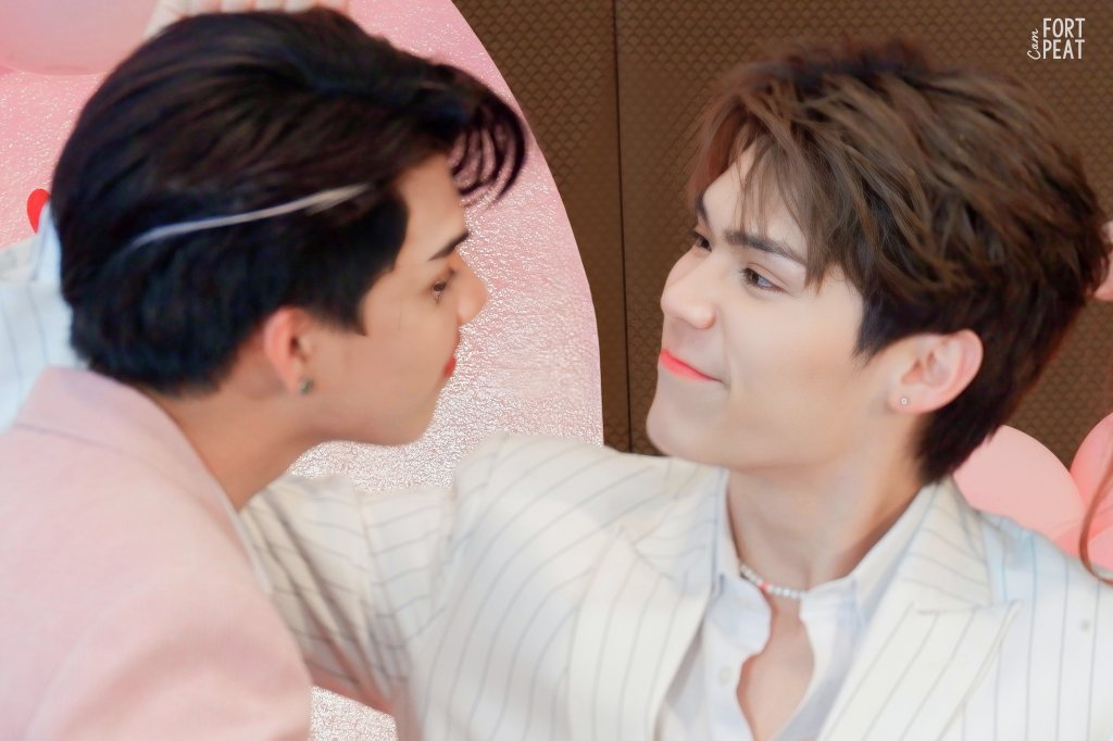 comFortXcomPeat's tweet photo. เหมือนมีเสียงออกมาจากภาพ...☺️☺️

🍑 : เจ้าตัวดีย์~!
🚘 : ยังไง..แล้วจะยังไง 

♡*:･。 @fort_fts @peatwasu ♡*:･。
#BabyFeat #ComeFortZon #CaptainPeat 
#FortFTS #Peatwasu https://t.co/lG0ANhWt74