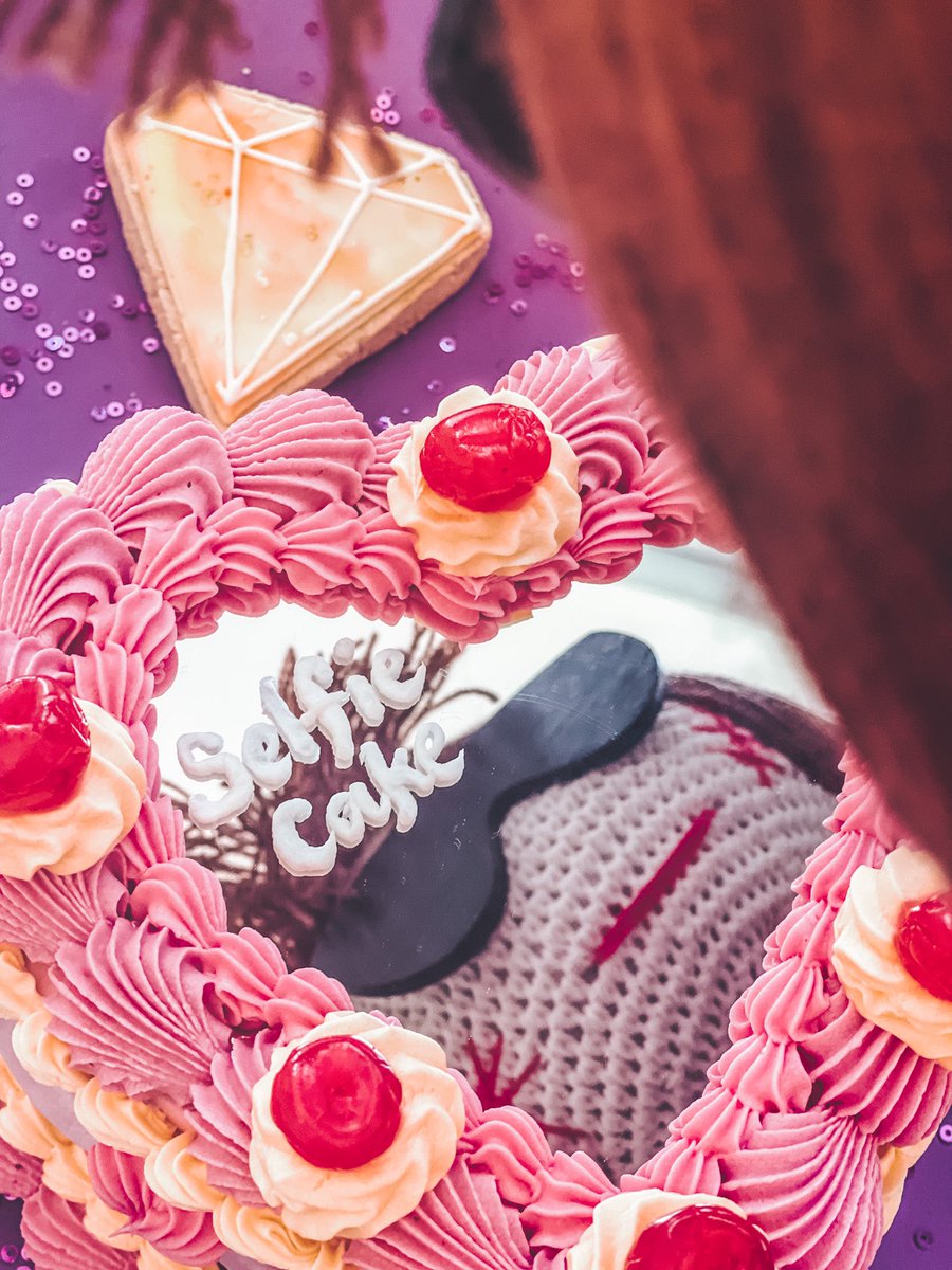 Take a selfie 🤳 #tasmeem shop.tasmeem.qa/collections/se…