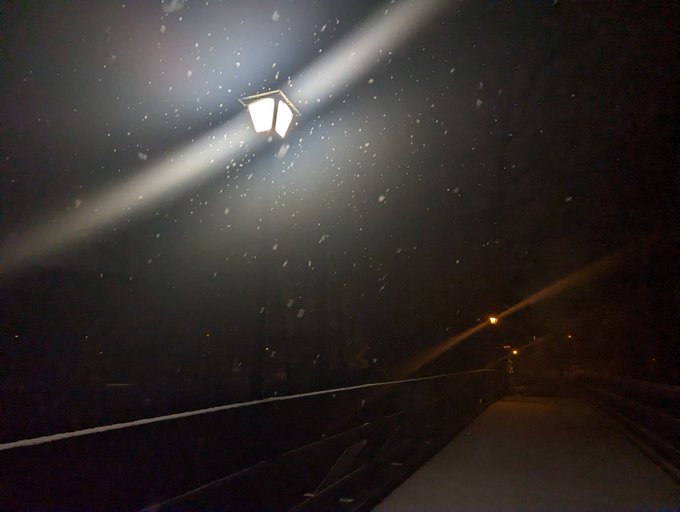 Got stood up on a hookup, so here's a nice pic I took while walking. https://t.co/0iT23lNL3F