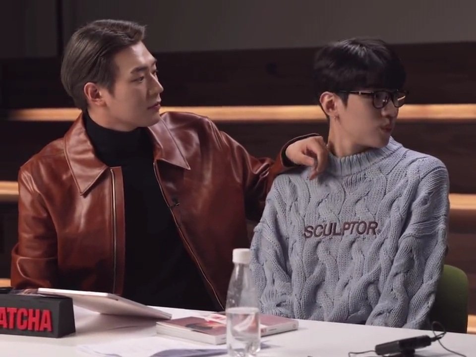 yes__imcrazy's tweet photo. 진심 이아저씨
눈빛존나
사망할거같음
나를쳐다보는게
아닌데도... https://t.co/2kPvFoEQWj