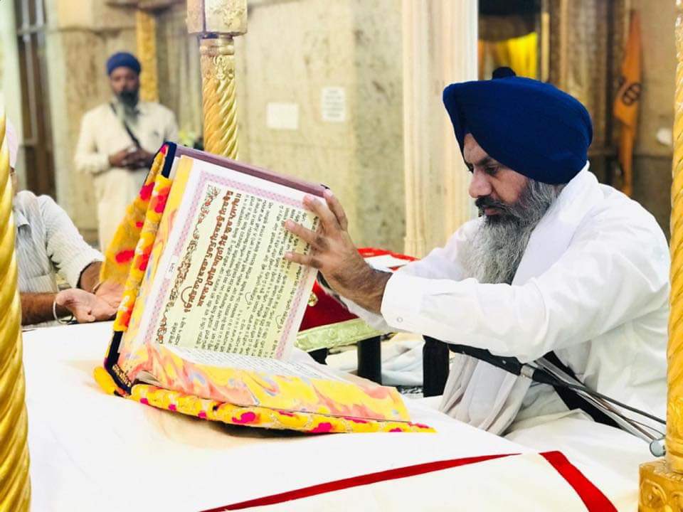 dashmeshpita's tweet photo. ਨੀਚ ਜਾਤਿ ਹਰਿ ਜਪਤਿਆ ਉੁਤਮ ਪਦਵੀ ਪਾਇ ॥

When someone of low social class chants the Lord s Name, he obtains the state of highest dignity.

ਪੂਛਹੁ ਬਿਦਰ ਦਾਸੀ ਸੁਤੈ ਕਿਸਨੁ ਉੁਤਰਿਆ ਘਰਿ ਜਿਸੁ ਜਾਇ ॥੧॥

Go and ask Bidar, the son of a maid; Krishna himself stayed in his house. ||1|| https://t.co/H9DS0HnhYv