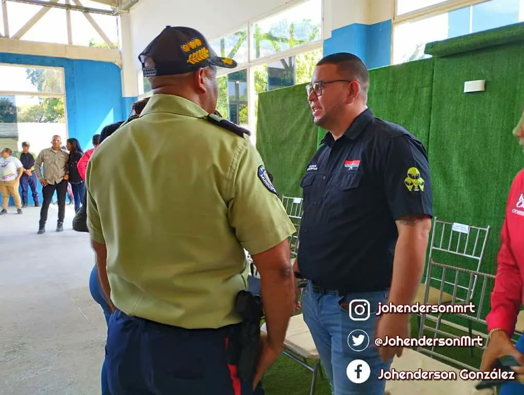 JohendersonG_'s tweet photo. Desde la Sede de la UNES #Aragua estuvimos con la Gobernadora @Soykarinacarpio, G/D @PalenciaEndes Viceministro de prevención y seguridad ciudadana del @MijpVzla en acto de juramentación al directorio regional de la Gran Misión Cuadrante de Paz.
#27FRebeliónAntimperialista https://t.co/7Ys8gFa42o