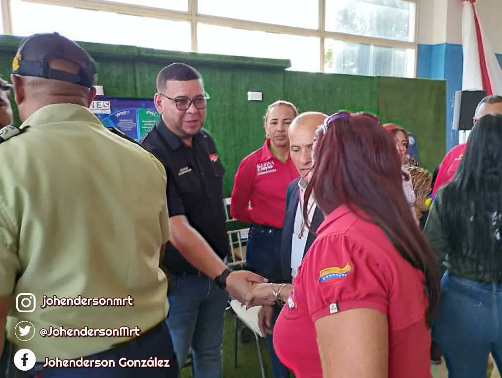JohendersonG_'s tweet photo. Desde la Sede de la UNES #Aragua estuvimos con la Gobernadora @Soykarinacarpio, G/D @PalenciaEndes Viceministro de prevención y seguridad ciudadana del @MijpVzla en acto de juramentación al directorio regional de la Gran Misión Cuadrante de Paz.
#27FRebeliónAntimperialista https://t.co/7Ys8gFa42o