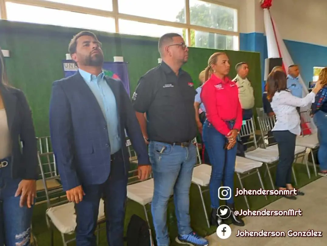 JohendersonG_'s tweet photo. Desde la Sede de la UNES #Aragua estuvimos con la Gobernadora @Soykarinacarpio, G/D @PalenciaEndes Viceministro de prevención y seguridad ciudadana del @MijpVzla en acto de juramentación al directorio regional de la Gran Misión Cuadrante de Paz.
#27FRebeliónAntimperialista https://t.co/7Ys8gFa42o