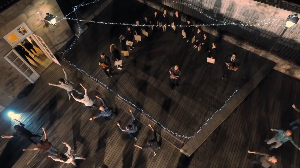 CFilmada's tweet photo. 🤔 Sabías que na nosa web tamén albergamos videoclips filmados en Compostela?

🎶 Hoxe traemos "O baile de Noró" de @xabierdiaz_music e @adufeirasalitre, unha canción ben bonita cun escenario inmellorable 👉 https://t.co/qqepTftGuW https://t.co/yZnxaNVywn