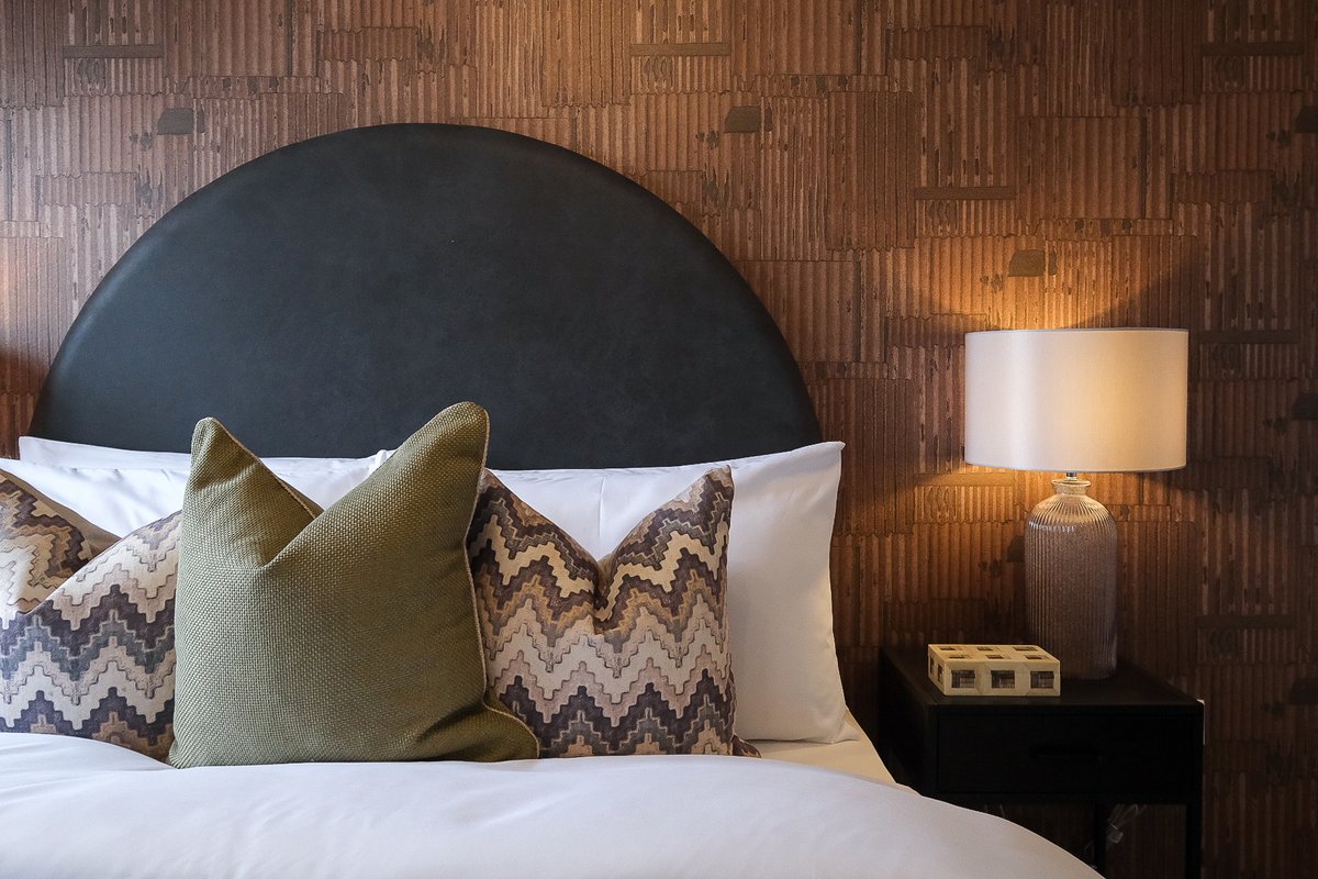 edwardthomasint's tweet image. Today’s @newdashhomes theme is affordability. #Newbuild&apos;s are a great choice for #firsttimebuyers as they&apos;re a blank canvas. For limited interiors budgets, start with the bedroom &amp;amp; living room. Add window dressings, essential furniture &amp;amp; lighting to make it homely #NewHomesWeek