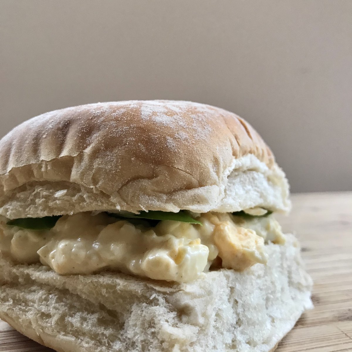 fresh_pak's tweet photo. Bought fresh herbs for a recipe but haven’t used them all up? Put a few spoonfuls of #delifiller on a roll &amp; sprinkle herbs over the top for a pop of flavour &amp; to reduce your food waste.
Hint: basil is delicious with our #eggmayonnaise filler #FoodWasteActionWeek @LFHW_UK https://t.co/l4Qvfls8XD