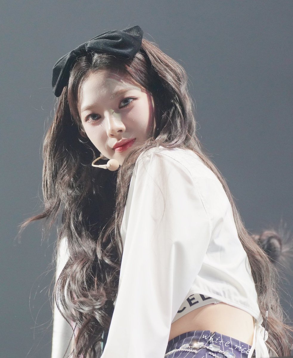 hourlykrn's tweet photo. her beauty is unreal https://t.co/LQuxNpdwzQ